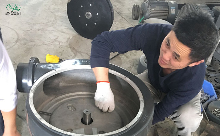 上海瑞柘三葉羅茨鼓風(fēng)機(jī)維修現(xiàn)場