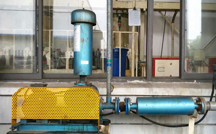 常熟一電鍍廠家采用我廠生產的羅茨鼓風機已穩(wěn)定運行10余年