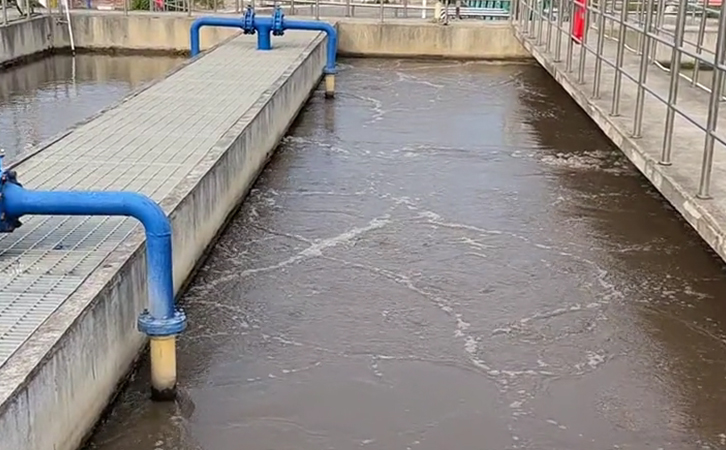 污水處理廠曝氣風(fēng)機(jī)損壞，我廠人員進(jìn)行上門維修服務(wù)